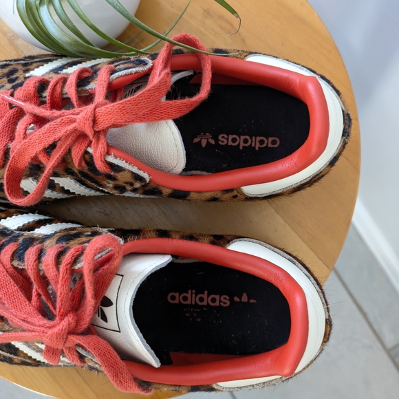 Adidas Women's Leopard Print Sneakers with Red Accents - Picture 5 of 9
